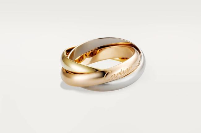 Las tres bandas del anillo representan el amor, la fidelidad y la amistad.