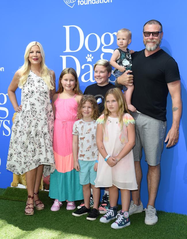 Tori Spelling, Dean McDermott y sus cinco hijos