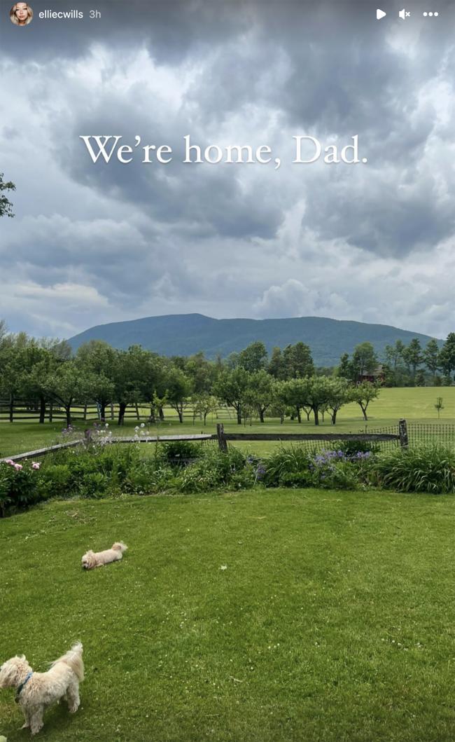 Ellie compartió esta vista panorámica de lo que parece ser Vermont, donde residía su padre.