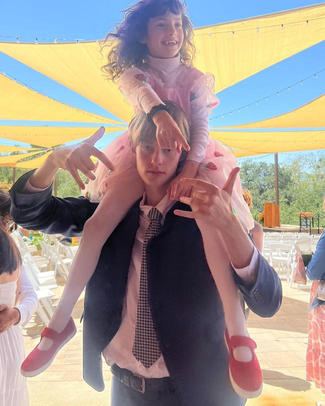 La actriz conmemoró el día especial con una serie de instantáneas de su hijo y su hija Lula, de 6 años, publicadas en Instagram.