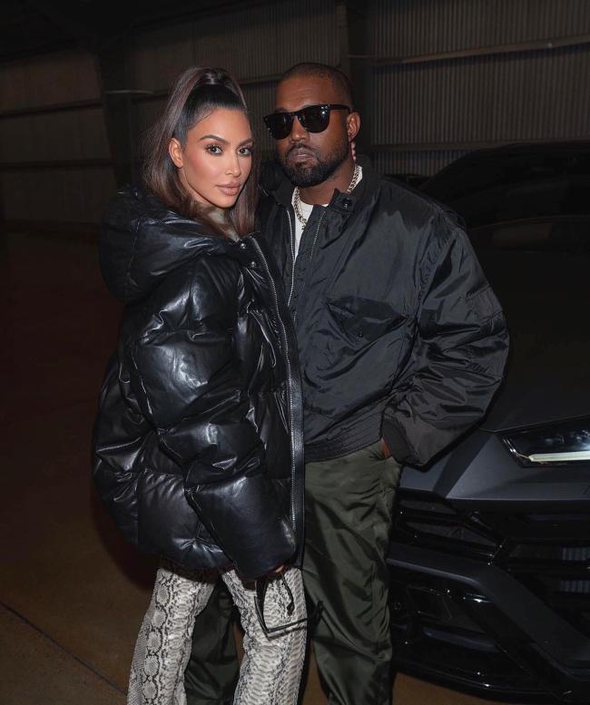 Si bien le ha dado a su ex esposo Kanye West por subir de nivel en su juego de moda, la estrella de la telerrealidad ha comenzado a adoptar la suya luego de su separación.