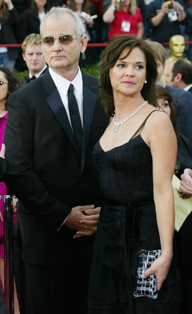Bill Murray y Jennifer Butler posan en ropa formal