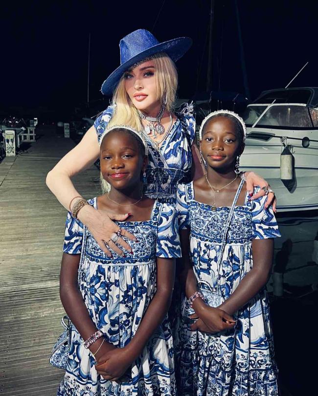 La estrella del pop adoptó a los gemelos en 2017 de Malawi.