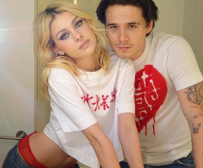 Se hermanaron con camisetas rojas y blancas en una de las instantáneas de Instagram de Peltz.