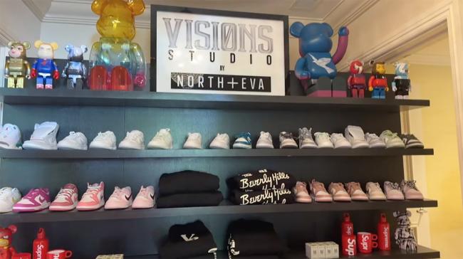 Kardashian incorporó en gran medida la tienda de zapatillas Visions Studio en la fiesta de North.