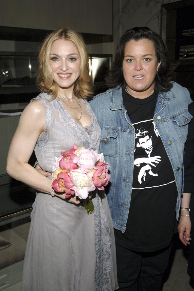 Rosie O'Donnell brindó una actualización positiva sobre su vieja amiga Madonna a la luz de su hospitalización.