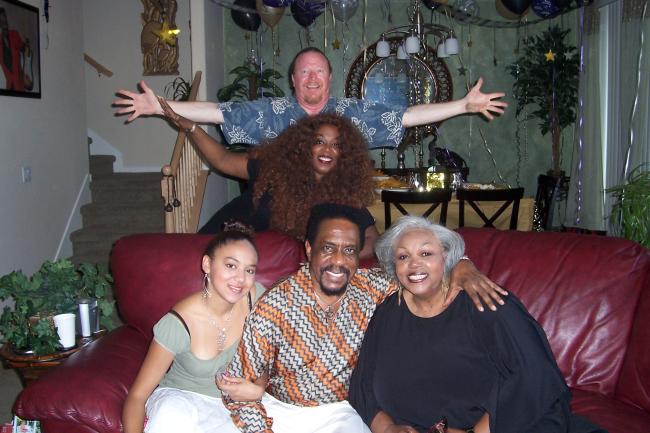 Twanna Turner, su padre Ike Turner, su madre Pat Richard, junto a su hija Heather y su difunto esposo Brian Sweet.