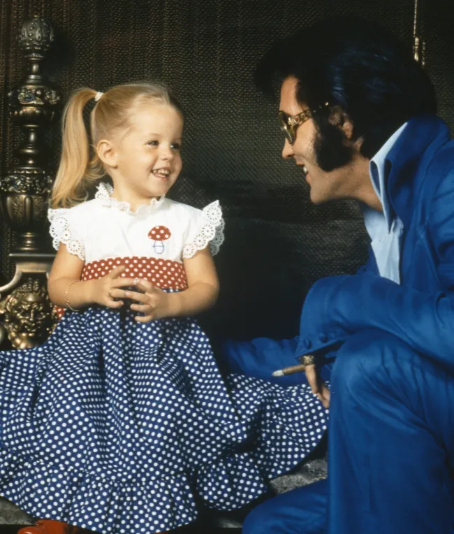 Lisa Marie tenía 9 años cuando murió su padre, Elvis.