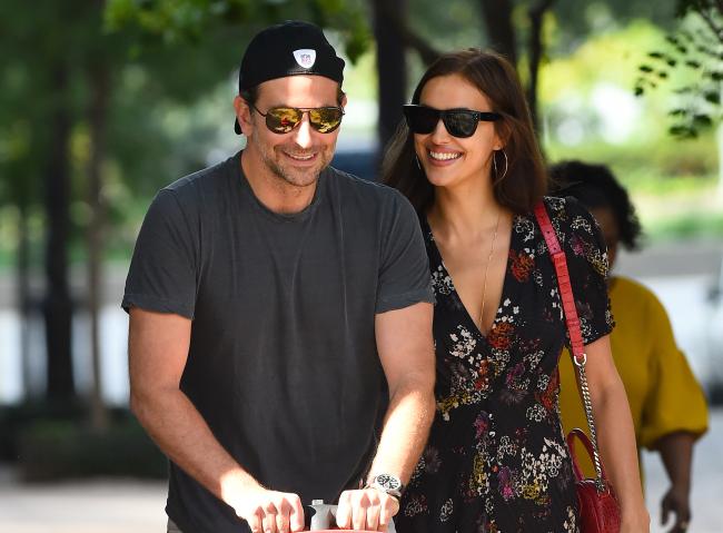 Bradley Cooper les dio a los fanáticos un vistazo poco común a la paternidad compartida con su ex Irina Shayk.