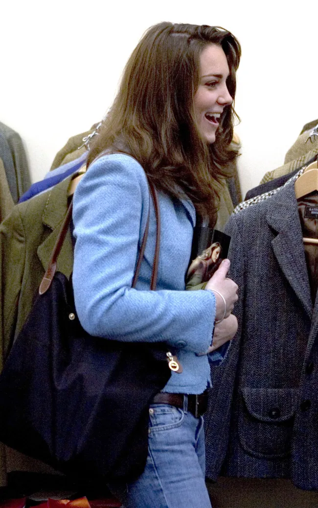 La colección de Kate Middleton incluye este bolso Le Pliage de nailon.