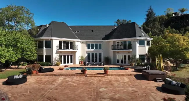 La casa de Beverly Hills “fallida” de Heather y Terry Dubrow tiene cinco habitaciones y cuatro baños.