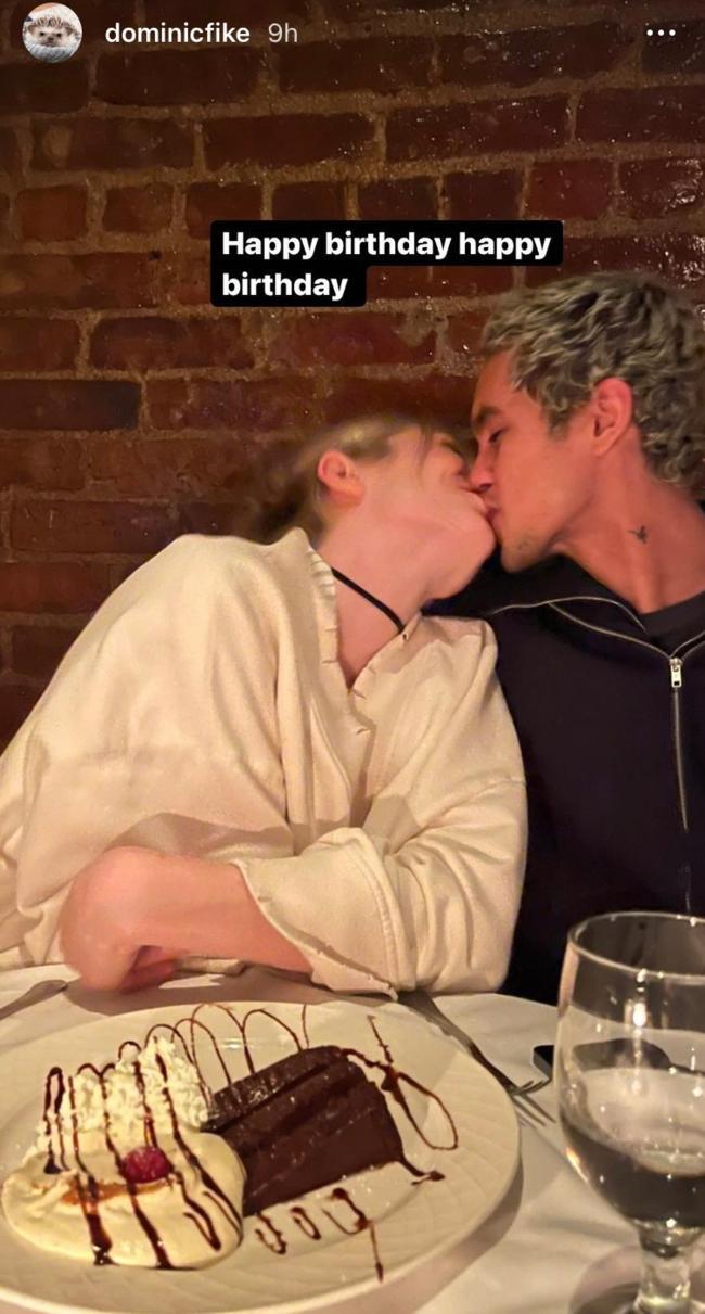 Las coprotagonistas de “Euphoria” confirmaron el estado de su relación en febrero de 2022 cuando Fike publicó una foto besando a Schafer.