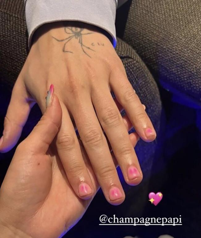 Las uñas rosas de Drake