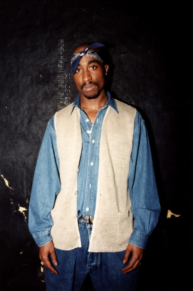 Shakur usó el anillo durante su última aparición pública en los MTV Video Music Awards de 1996.