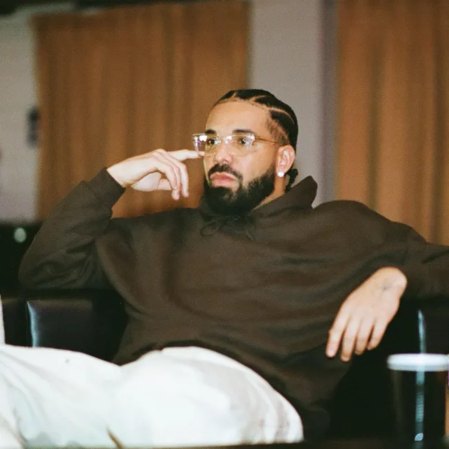 Drake también posee dos cadenas personalizadas en honor al difunto rapero.