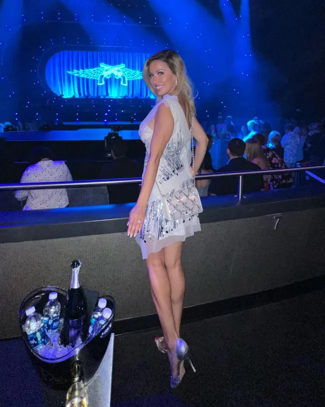 La cantante llamó a la fan y a sus amigos durante su show del sábado por la noche en Las Vegas.