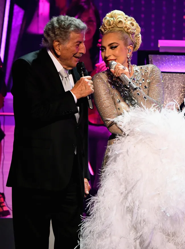 Gaga se unió a él para su última presentación en vivo.