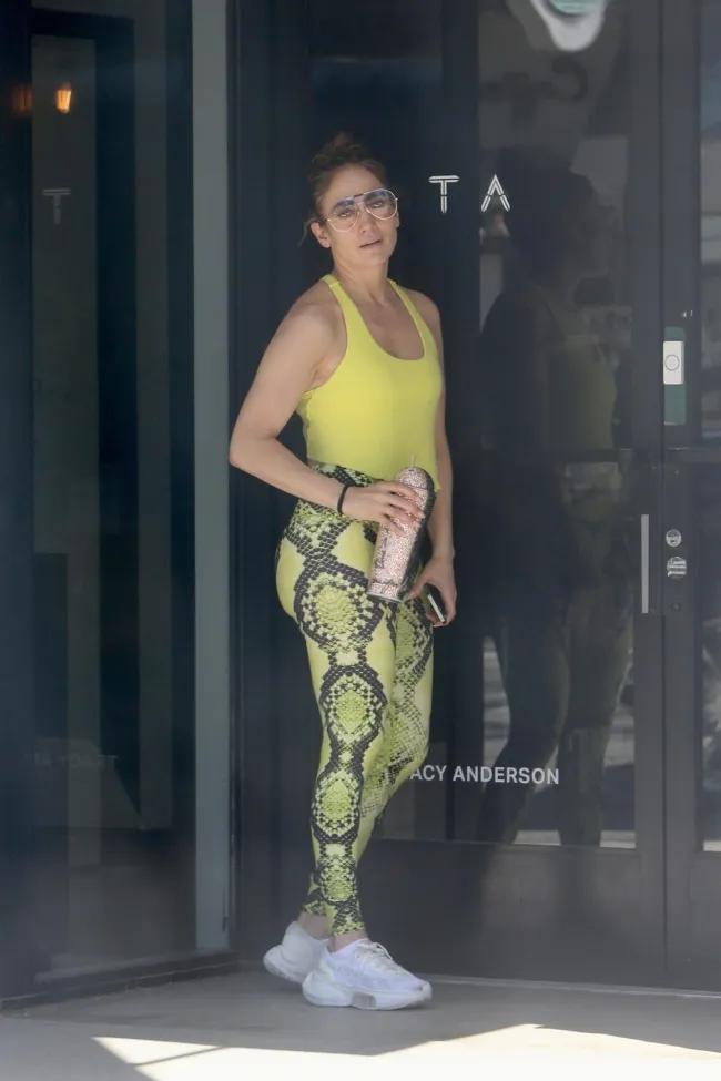 Jennifer Lopez no estaba tan emocionada de encontrarse con puertas cerradas durante una visita al gimnasio el miércoles.