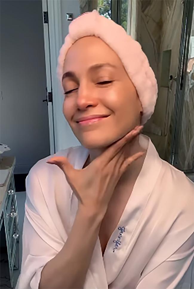 Con frecuencia publica videos instructivos sobre el cuidado de la piel en su cuenta de Instagram.