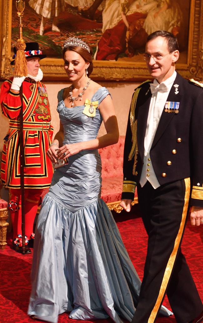 La princesa de Gales prefiere la tiara Lover's Knot, usándola en esta foto de un banquete estatal de 2018 en honor del rey Willem-Alexander y la reina Máxima de los Países Bajos.