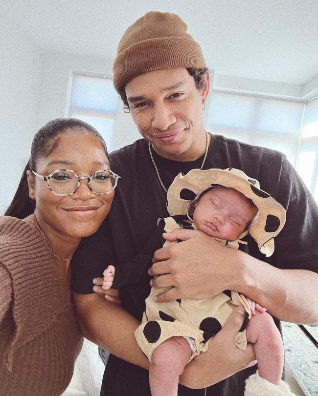 Palmer y Jackson dieron la bienvenida a su primer hijo en febrero.