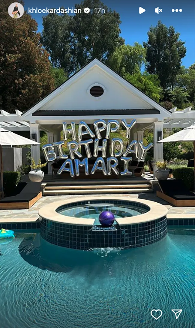 El cofundador de Good American también recibió globos de cumpleaños de Amari.
