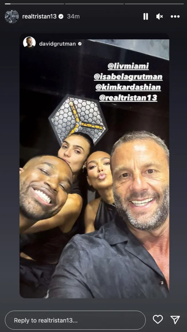 En algún momento, los dos se tomaron una selfie juguetona con el dueño de un club nocturno, David Grutman, y su esposa, Isabela Rangel.