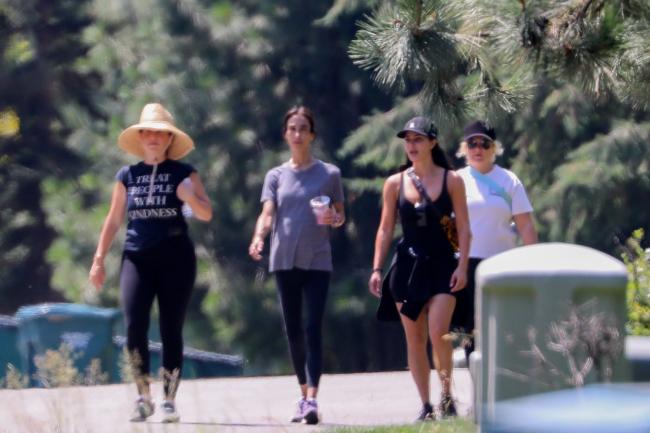 Los amigos de Kardashian también la acompañaron en el viaje.