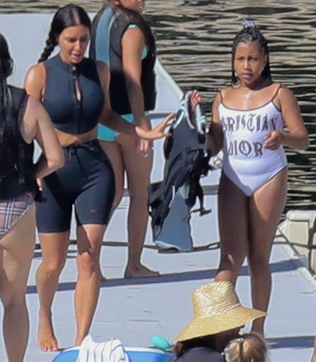 Kim Kardashian y su hija North fueron juntas a hacer moto acuática durante su escapada a Idaho.