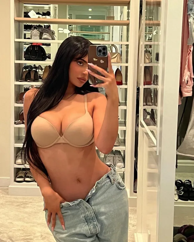Jenner afirmó anteriormente que sus voluptuosos senos se debían a un sostén push-up.