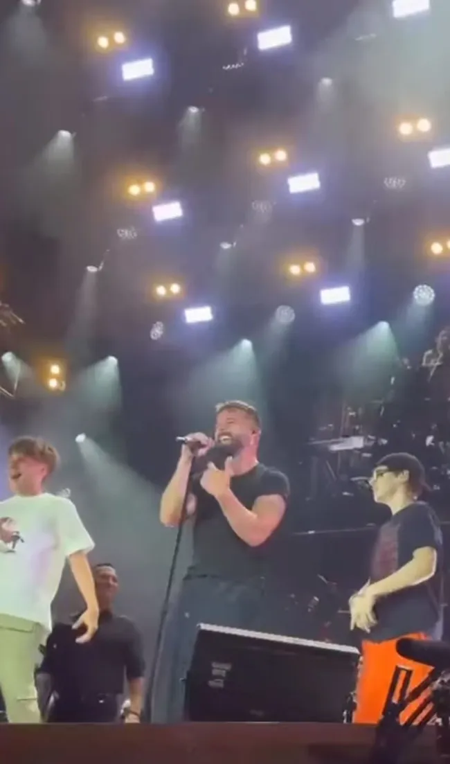 Ricky Martin recibió a algunos invitados especiales en el escenario durante su último concierto.