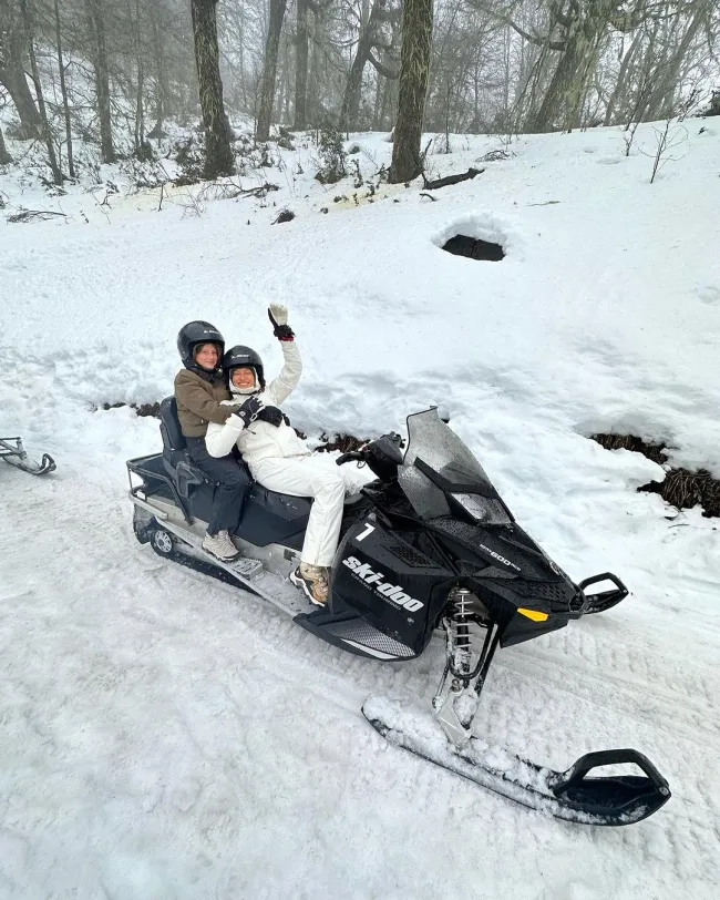 Incluso fueron juntos en moto de nieve.