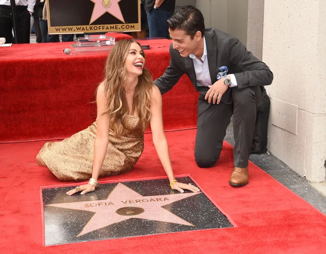 El hijo de Vergara, Manolo González Vergara, se unió a la actriz cuando fue honrada con una estrella del Paseo de la Fama de Hollywood en mayo de 2015.