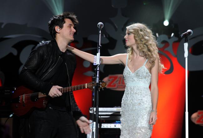 Taylor Swift y John Mayer estuvieron vinculados durante unos meses en 2009.