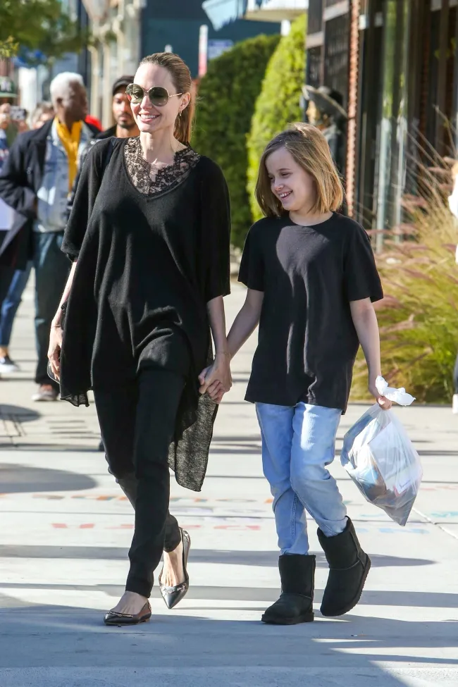 Angelina Jolie ha contratado a su hija menor, Vivienne Jolie-Pitt, para que sea su asistente.