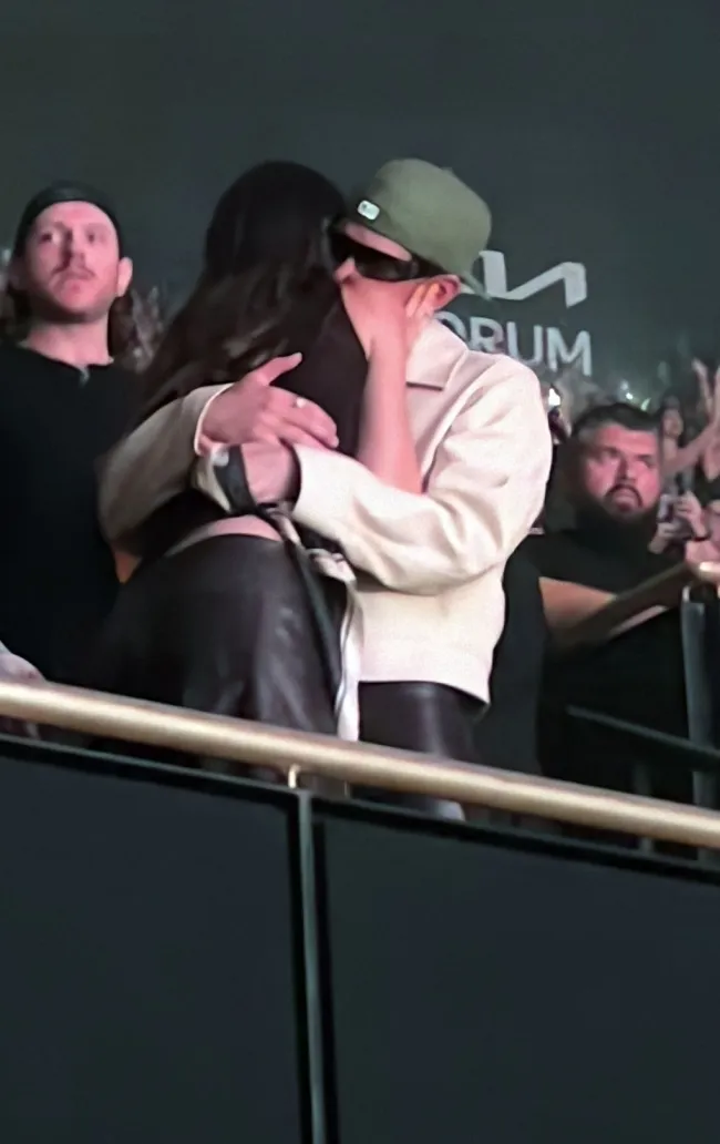 La pareja fue captada besándose en el concierto de Drake el 14 de agosto.