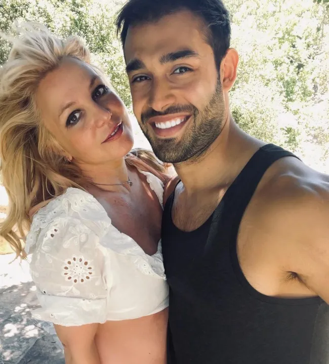 Britney Spears mostró sus habilidades culinarias en Instagram el martes en medio de su divorcio de Sam Asghari.