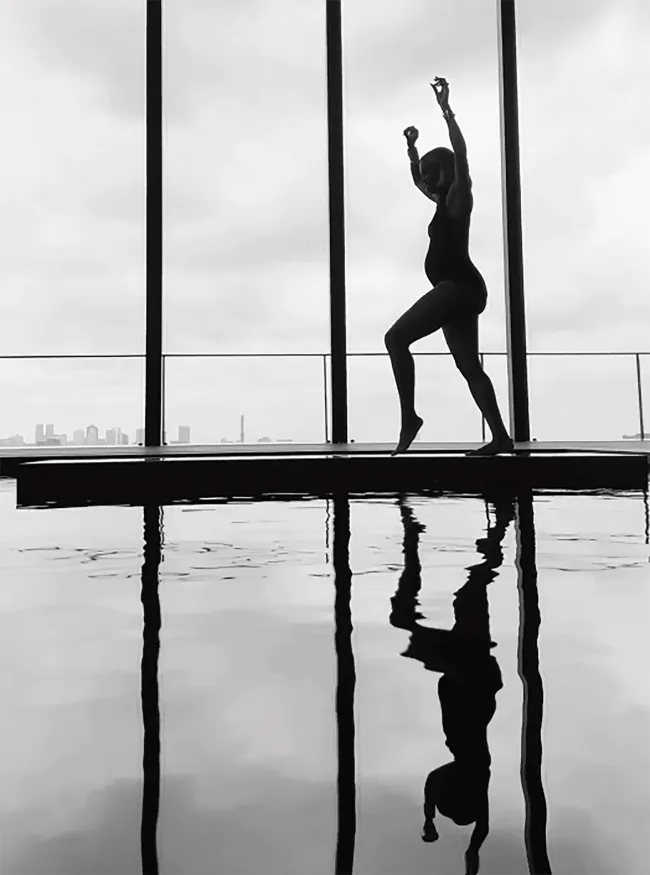 La cantante debutó con su barriguita en un video de Instagram el martes.
