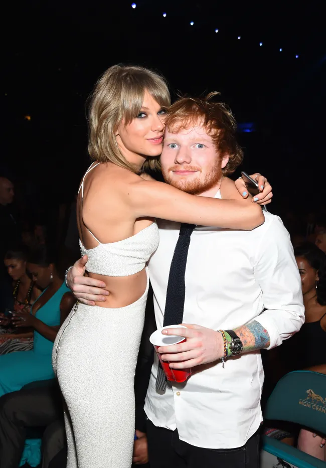 Ed Sheeran reveló que no ha colaborado con Taylor Swift en una nueva versión de 