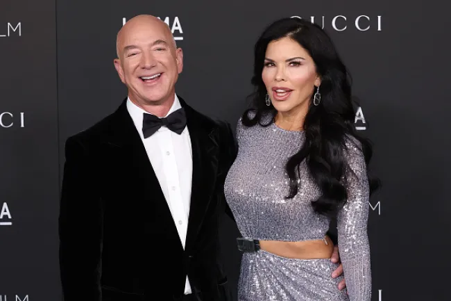 Jeff Bezos y Lauren Sánchez se han comprometido a donar 100 millones de dólares a Maui.