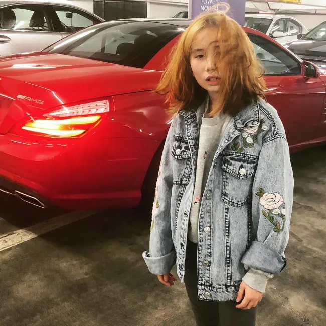 El rapero Lil Tay muere a los 14 años.