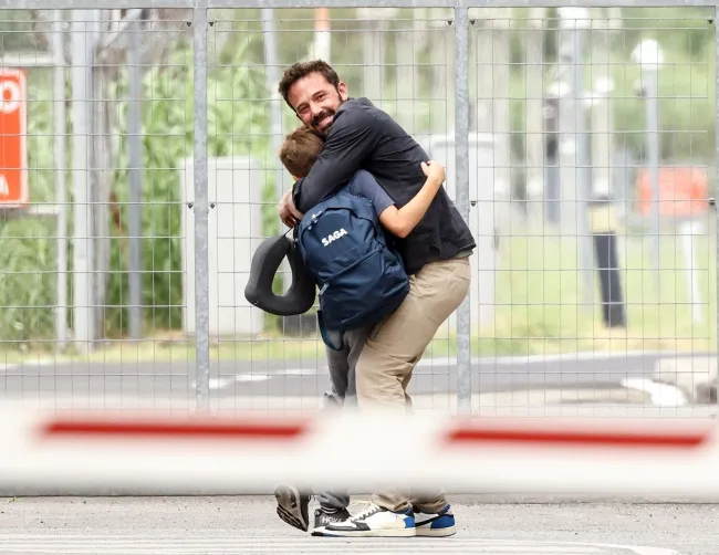 Ben Affleck se reunió el jueves con su exesposa, Jennifer Garner, y sus hijos en Florencia, Italia.