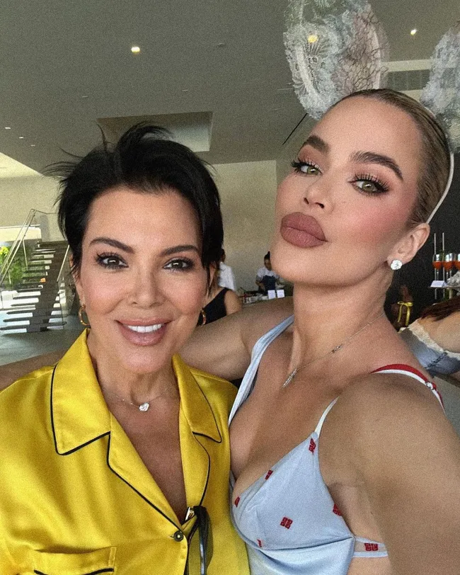 Ella y su hija Khloé Kardashian fueron criticadas por usar filtros en abril.