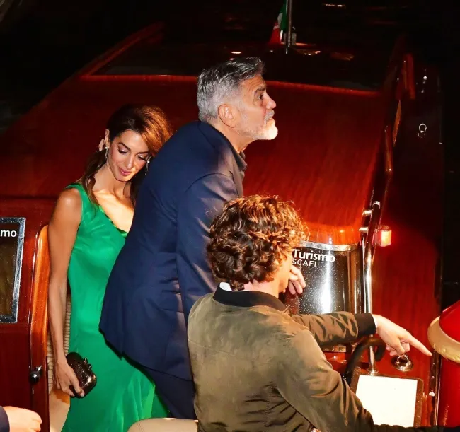 George y Amal Clooney llegaron a la ciudad para una cena romántica con looks glamorosos antes del Festival de Cine de Venecia de 2023.