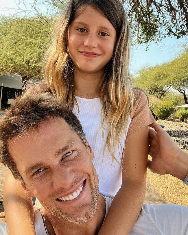 Brady se había ido a África con sus hijos.