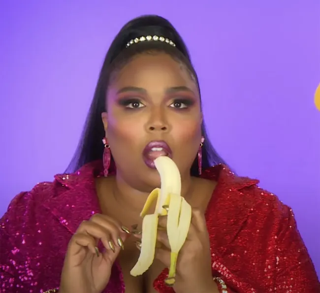 La demanda alega que Lizzo obligó a sus bailarines a participar en espectáculos sexuales.