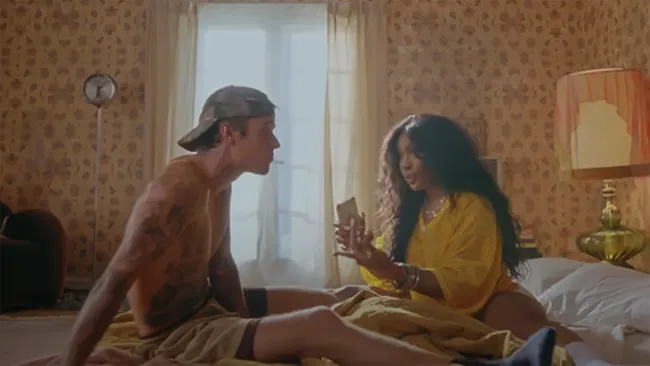 El GNO apareció junto con el ardiente cameo del esposo de Hailey, Justin Bieber, en el nuevo video musical de SZA.
