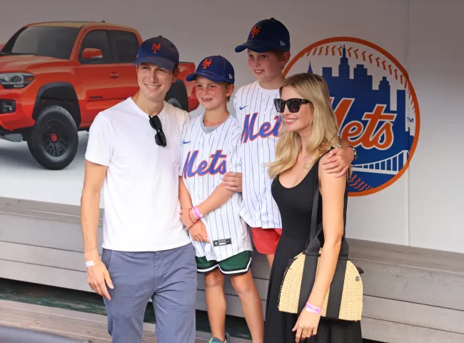 Ivanka Trump disfrutó de un juego de los Mets con su esposo, Jared Kushner, y sus dos hijos.