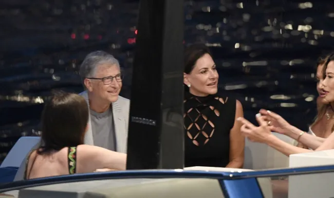 Bill Gates y su novia, Paula Hurd, fueron invitados.