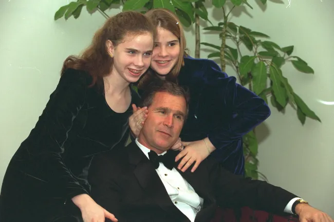 Jenna Bush Hager afirmó que sus padres, el ex presidente George W. Bush y la primera dama Laura Bush, una vez invitaron a su ex y nuevo novio a su fiesta de cumpleaños número 16.